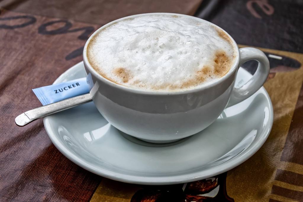 Eine Tasse Cappuccino